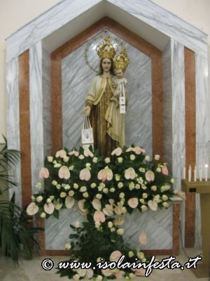 14-il-simulacro-della-madonna-del-carmine-sistemato-nella-sua-cappella