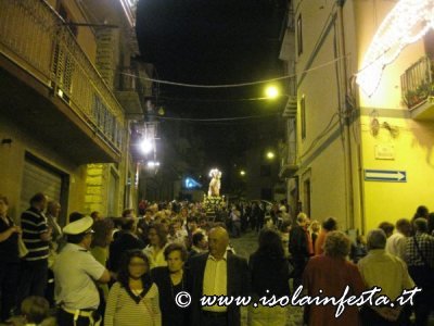 3-la-processione-seguita-da-tanti-fedeli
