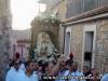 19-la-processione-tra-le-caratteristiche-case-terrane-di-scillato