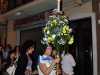 57-un-candeliere-arricchito-con-fiori