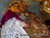 130-vcon-laiuto-di-un-assistente-il-vicario-foraneo-della-citta-spoglia-la-madonna-dagli-ori