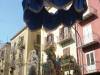 foto-20-la-madonna-sosta-sotto-il-tosello-posto-in-via-papireto-per-il-tradizionale-omaggio-musicale