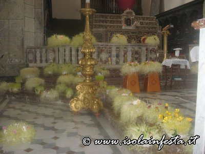 i_germogli_detti___i_piatti_messi_nel_transetto_della_chiesa_madre_in_attesa_di_trovare_la_loro_posizione_nella_cappella_del_santissimo