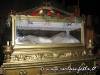 34-la-baretta-con-il-cristo-morto-in-processione-verso-la-chiesa-madre-di-giampilieri-10-04-09