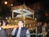 36-la-baretta-con-il-cristo-morto-in-processione-verso-la-chiesa-madre-di-giampilieri-10-04-09